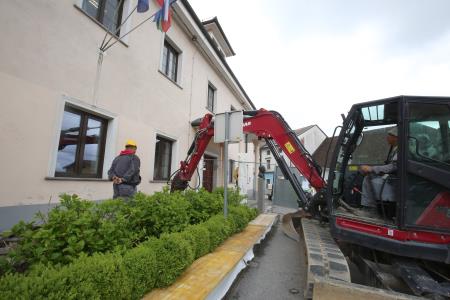 KNJIŽNICA CERKNICA OBNOVA 01 FOTO LJUBO VUKELIČ